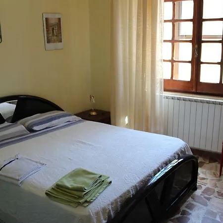 לינה וארוחת בוקר Sara